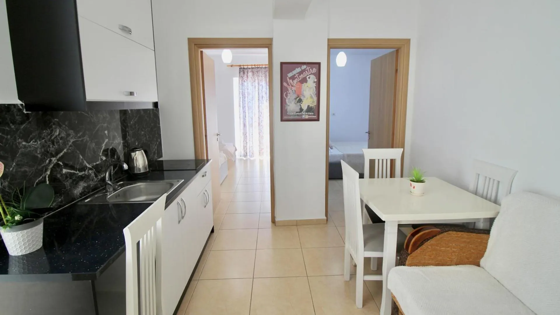 Ar Apartments Saranda 0*,